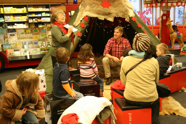 gal/2010/2010 Saitentwist Mayersche Buchhandlung Essen 03.12.Lesezelt Frau Kuehn Verein/2010 Saitentwist Mayersche 03.12. Lesezelt Frau Kuehn Essen 008.jpg